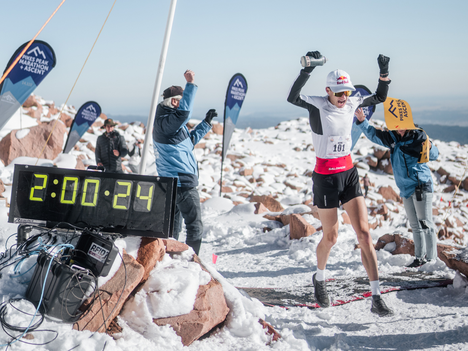 Golden Trail World Series Streckenrekord Remi Bonnet pulverisiert die 30 Jahre alte Bestzeit am Pikes Peak in Colorado Laufen